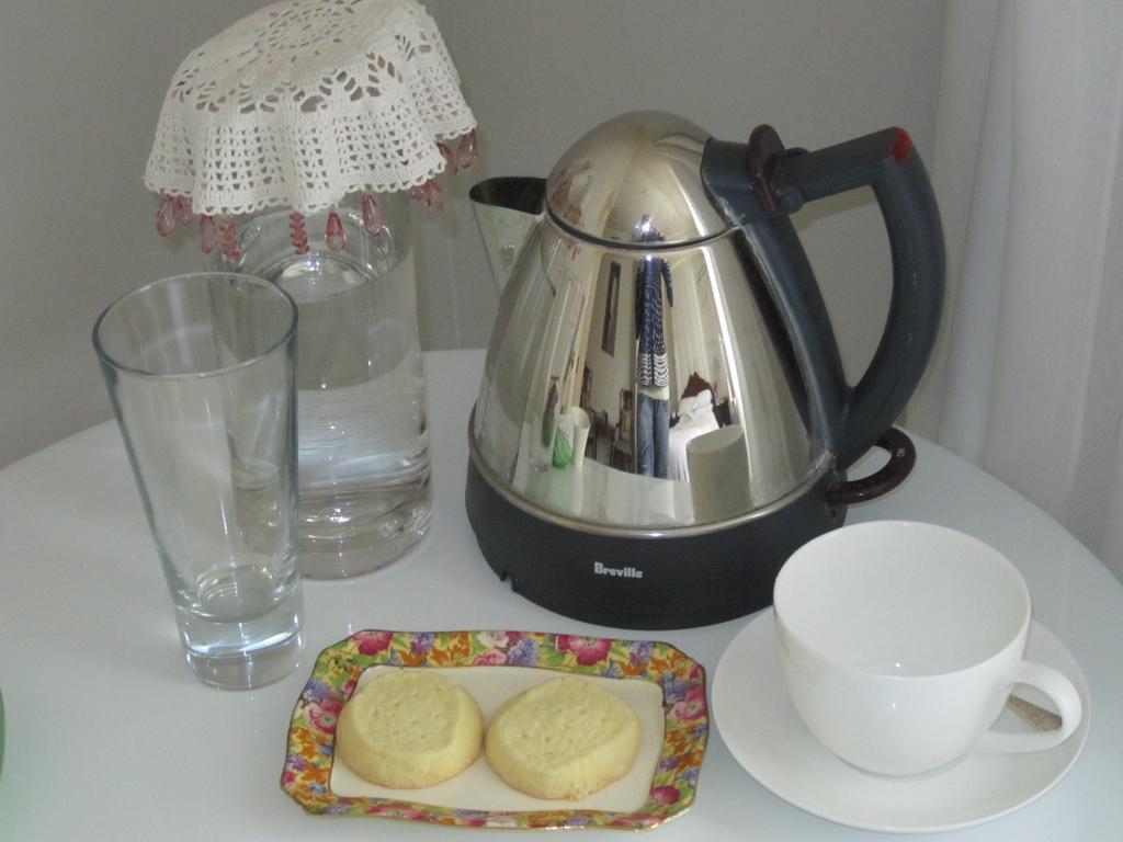 Be My Guest Bed & Breakfast New Plymouth Ruang foto