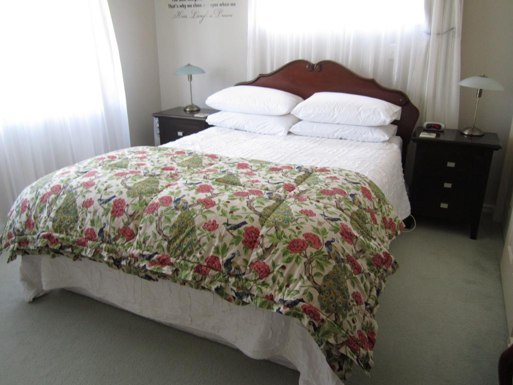 Be My Guest Bed & Breakfast New Plymouth Ruang foto