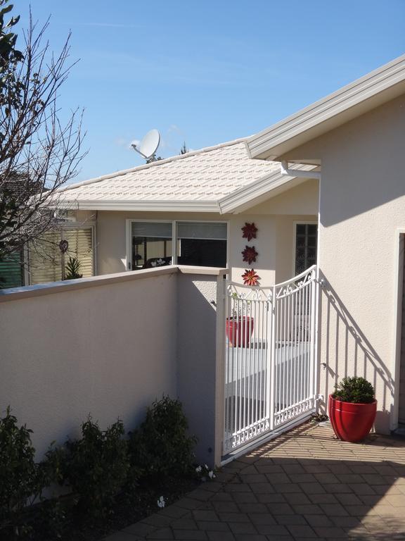 Be My Guest Bed & Breakfast New Plymouth Bagian luar foto