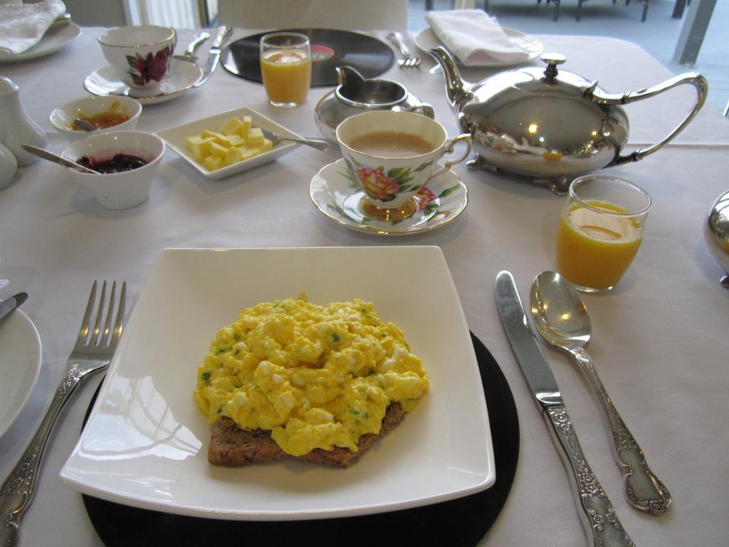 Be My Guest Bed & Breakfast New Plymouth Bagian luar foto