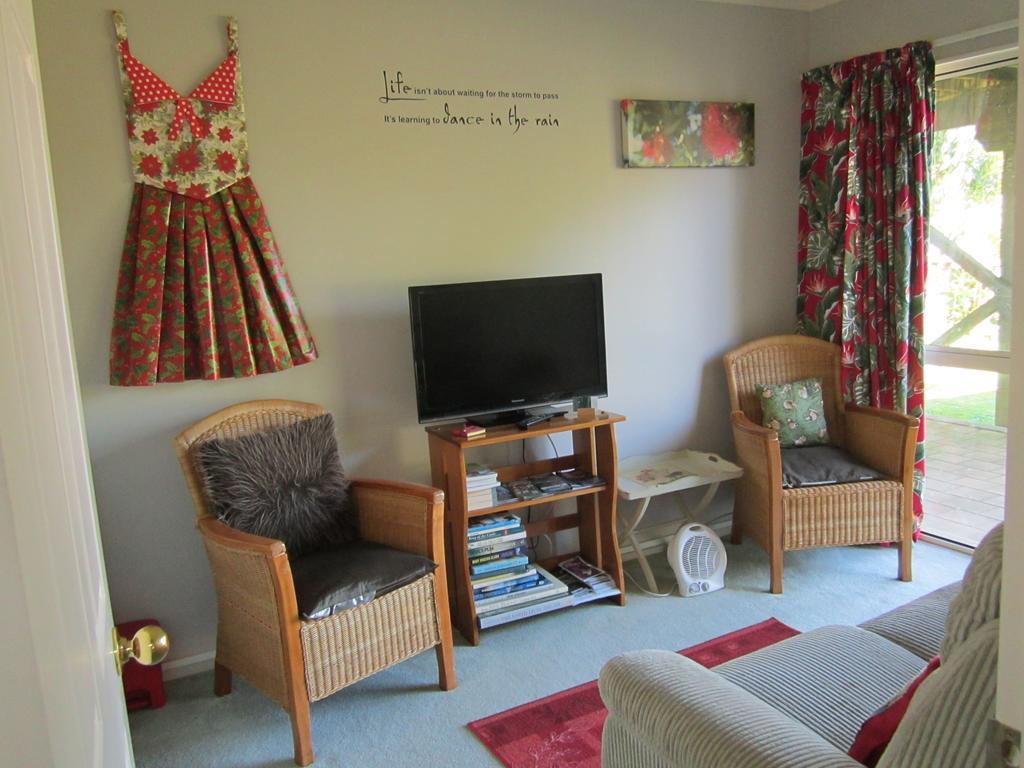 Be My Guest Bed & Breakfast New Plymouth Bagian luar foto